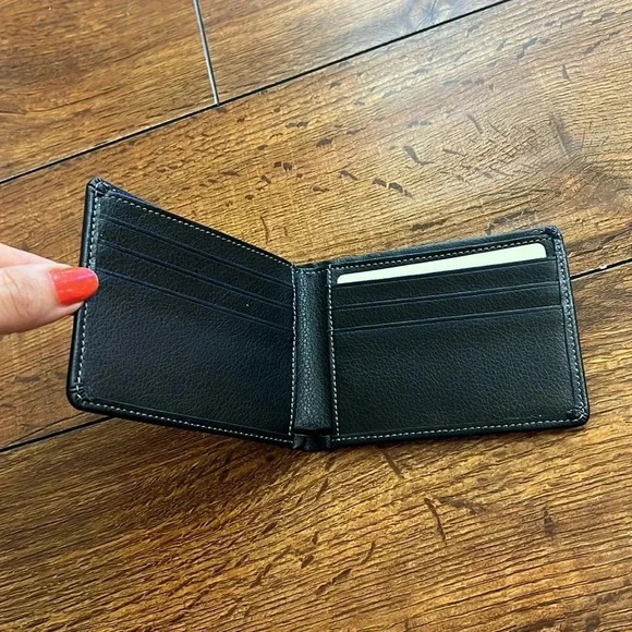 Perry Ellis Men Wallet - Picture 2 of 4